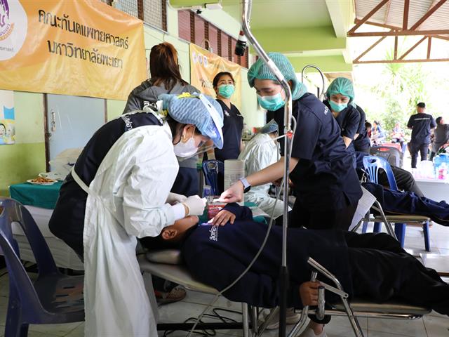 คณะทันตแพทยศาสตร์ มหาวิทยาลัยพะเยา ร่วม “หน่วยแพทย์เคลื่อนที่สิงห์อาสา” เสริมสุขภาพช่องปากนักเรียน ณ โรงเรียนผาขวางวิทยา จังหวัดเชียงราย