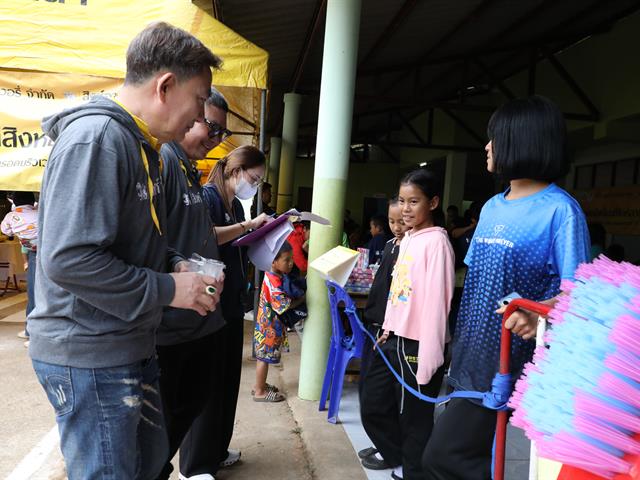 คณะทันตแพทยศาสตร์ มหาวิทยาลัยพะเยา ร่วม “หน่วยแพทย์เคลื่อนที่สิงห์อาสา” เสริมสุขภาพช่องปากนักเรียน ณ โรงเรียนผาขวางวิทยา จังหวัดเชียงราย