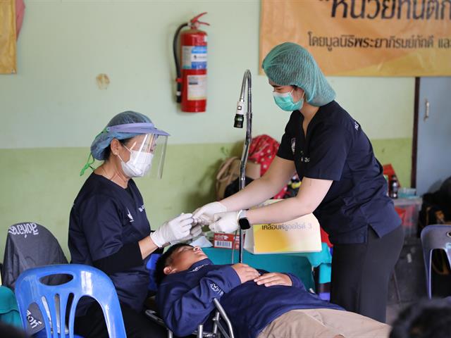 คณะทันตแพทยศาสตร์ มหาวิทยาลัยพะเยา ร่วม “หน่วยแพทย์เคลื่อนที่สิงห์อาสา” เสริมสุขภาพช่องปากนักเรียน ณ โรงเรียนผาขวางวิทยา จังหวัดเชียงราย