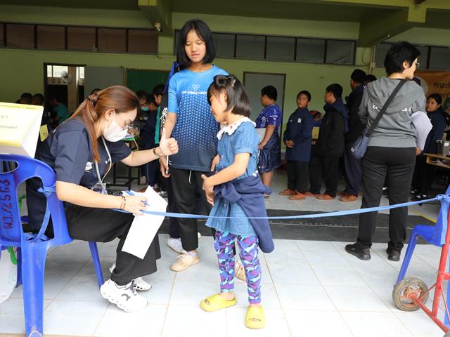 คณะทันตแพทยศาสตร์ มหาวิทยาลัยพะเยา ร่วม “หน่วยแพทย์เคลื่อนที่สิงห์อาสา” เสริมสุขภาพช่องปากนักเรียน ณ โรงเรียนผาขวางวิทยา จังหวัดเชียงราย