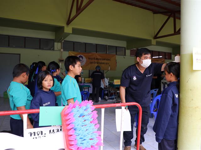 คณะทันตแพทยศาสตร์ มหาวิทยาลัยพะเยา ร่วม “หน่วยแพทย์เคลื่อนที่สิงห์อาสา” เสริมสุขภาพช่องปากนักเรียน ณ โรงเรียนผาขวางวิทยา จังหวัดเชียงราย