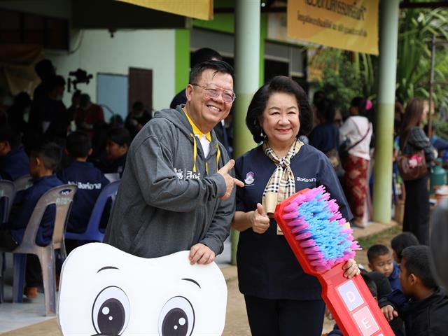 คณะทันตแพทยศาสตร์ มหาวิทยาลัยพะเยา ร่วม “หน่วยแพทย์เคลื่อนที่สิงห์อาสา” เสริมสุขภาพช่องปากนักเรียน ณ โรงเรียนผาขวางวิทยา จังหวัดเชียงราย