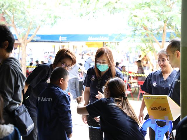 คณะทันตแพทยศาสตร์ มหาวิทยาลัยพะเยา ร่วม “หน่วยแพทย์เคลื่อนที่สิงห์อาสา” เสริมสุขภาพช่องปากนักเรียน ณ โรงเรียนผาขวางวิทยา จังหวัดเชียงราย