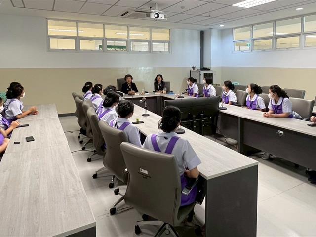 ผู้ทรงคุณวุฒิจากกองทุนเพื่อความเสมอภาคทางการศึกษา (กสศ.) ติดตามเยี่ยมหนุนเสริมโครงการทุนนวัตกรรมสายอาชีพชั้นสูง