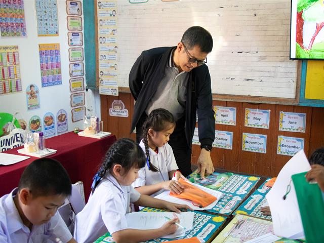 คณะศิลปศาสตร์ มหาวิทยาลัยพะเยา ลงพื้นที่ติดตามผลการดำเนินโครงการพัฒนาคุณภาพการศึกษา และการพัฒนาท้องถิ่น โดยมีสถาบันอุดมศึกษาเป็นพี่เลี้ยง ประจำปีงบประมาณ 2568