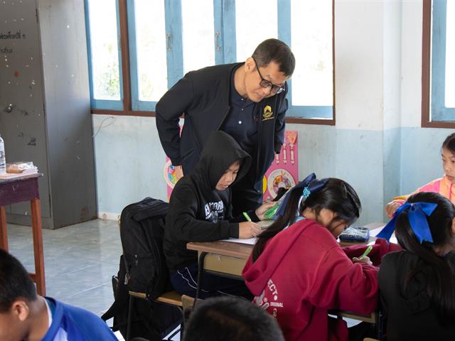 คณะศิลปศาสตร์ มหาวิทยาลัยพะเยา ลงพื้นที่ติดตามผลการดำเนินโครงการพัฒนาคุณภาพการศึกษา และการพัฒนาท้องถิ่น โดยมีสถาบันอุดมศึกษาเป็นพี่เลี้ยง ประจำปีงบประมาณ 2568