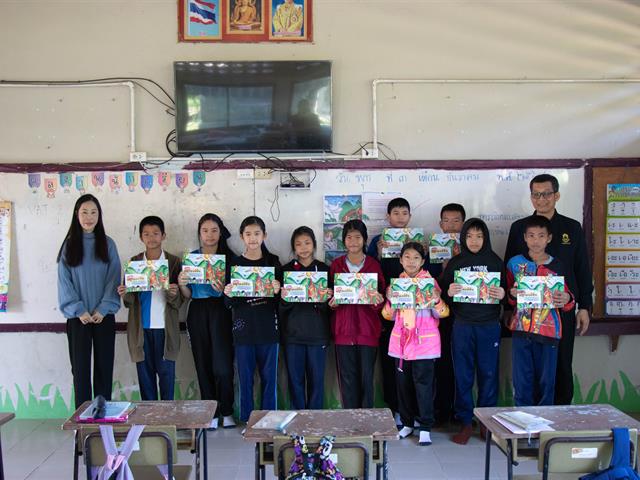 คณะศิลปศาสตร์ มหาวิทยาลัยพะเยา ลงพื้นที่ติดตามผลการดำเนินโครงการพัฒนาคุณภาพการศึกษา และการพัฒนาท้องถิ่น โดยมีสถาบันอุดมศึกษาเป็นพี่เลี้ยง ประจำปีงบประมาณ 2568