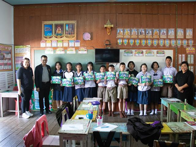 คณะศิลปศาสตร์ มหาวิทยาลัยพะเยา ลงพื้นที่ติดตามผลการดำเนินโครงการพัฒนาคุณภาพการศึกษา และการพัฒนาท้องถิ่น โดยมีสถาบันอุดมศึกษาเป็นพี่เลี้ยง ประจำปีงบประมาณ 2568