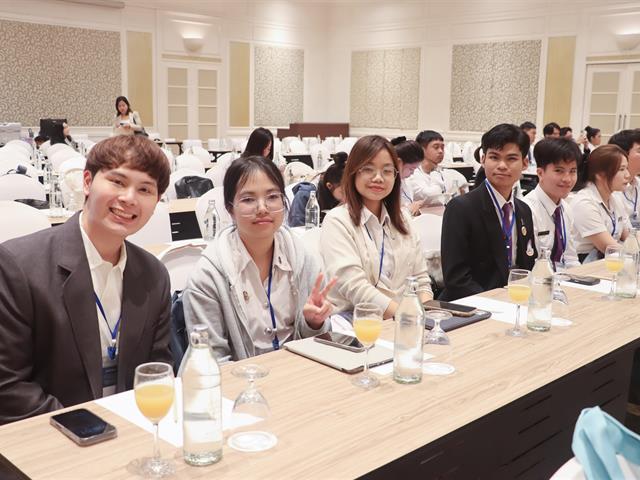 คณะรัฐศาสตร์และสังคมศาสตร์ 