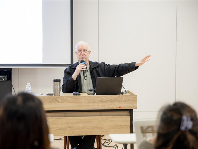 ม.พะเยา ยกระดับศักยภาพนักวิจัย จัดบรรยายพิเศษ “Unlocking the Secrets of High-Impact Publications” มุ่งเน้นการใช้ AI ในงานเขียนเชิงวิชาการอย่างรับผิดชอบสู่ระดับสากล