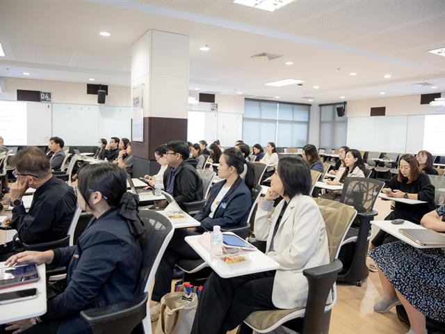 ม.พะเยา ยกระดับศักยภาพนักวิจัย จัดบรรยายพิเศษ “Unlocking the Secrets of High-Impact Publications” มุ่งเน้นการใช้ AI ในงานเขียนเชิงวิชาการอย่างรับผิดชอบสู่ระดับสากล