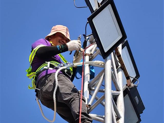 กองกิจการนิสิต ลงพื้นที่ซ่อมบำรุงระบบไฟฟ้าแสงสว่างสนามกีฬา และอุปกรณ์กีฬาเตรียมพร้อมรับการแข่งขันกีฬาบุคลากรและมหกรรมกีฬาฟ้ามุ่ยเกมส์