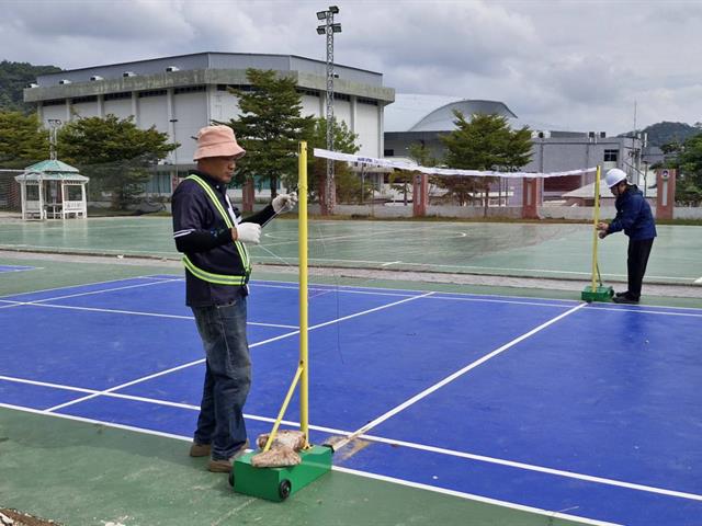 กองกิจการนิสิต ลงพื้นที่ซ่อมบำรุงระบบไฟฟ้าแสงสว่างสนามกีฬา และอุปกรณ์กีฬาเตรียมพร้อมรับการแข่งขันกีฬาบุคลากรและมหกรรมกีฬาฟ้ามุ่ยเกมส์