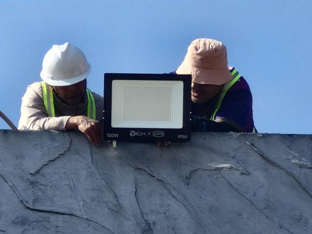 กองกิจการนิสิต ลงพื้นที่ซ่อมบำรุงระบบไฟฟ้าแสงสว่างสนามกีฬา และอุปกรณ์กีฬาเตรียมพร้อมรับการแข่งขันกีฬาบุคลากรและมหกรรมกีฬาฟ้ามุ่ยเกมส์