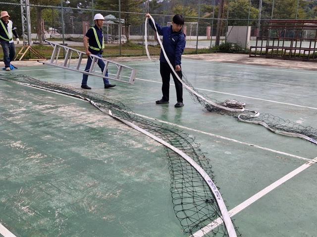 กองกิจการนิสิต ลงพื้นที่ซ่อมบำรุงระบบไฟฟ้าแสงสว่างสนามกีฬา และอุปกรณ์กีฬาเตรียมพร้อมรับการแข่งขันกีฬาบุคลากรและมหกรรมกีฬาฟ้ามุ่ยเกมส์