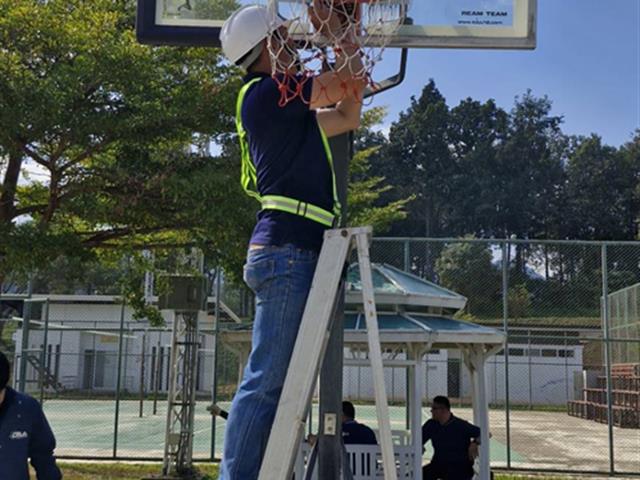 กองกิจการนิสิต ลงพื้นที่ซ่อมบำรุงระบบไฟฟ้าแสงสว่างสนามกีฬา และอุปกรณ์กีฬาเตรียมพร้อมรับการแข่งขันกีฬาบุคลากรและมหกรรมกีฬาฟ้ามุ่ยเกมส์