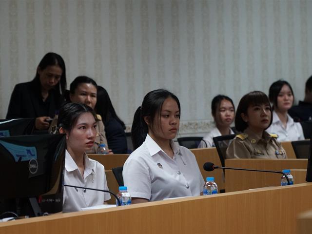 มหาวิทยาลัยพะเยา ต้อนรับผู้ว่าราชการจังหวัดพะเยา เยี่ยมติดตามผลการศึกษาและมอบถุงพระราชทานนักเรียนทุนพระราชทานเพื่อการศึกษาสงเคราะห์