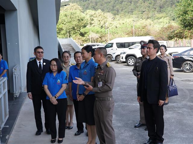 มหาวิทยาลัยพะเยา ต้อนรับผู้ว่าราชการจังหวัดพะเยา เยี่ยมติดตามผลการศึกษาและมอบถุงพระราชทานนักเรียนทุนพระราชทานเพื่อการศึกษาสงเคราะห์