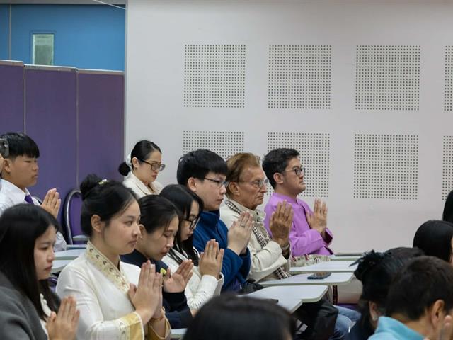 คณะศิลปศาสตร์จัดโครงการทำบุญคณะศิลปศาสตร์ และ การบรรยายธรรม  "ธรรมะนำใจ: สร้างจริยธรรมในการทำงาน" เนื่องในวันขึ้นปีใหม่ ๒๕๖๙