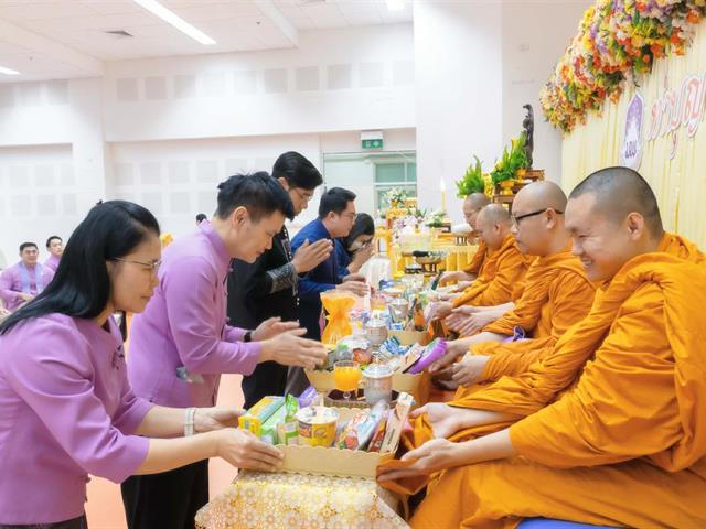 คณะศิลปศาสตร์จัดโครงการทำบุญคณะศิลปศาสตร์ และ การบรรยายธรรม  "ธรรมะนำใจ: สร้างจริยธรรมในการทำงาน" เนื่องในวันขึ้นปีใหม่ ๒๕๖๙