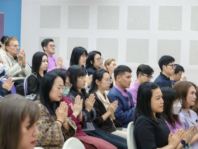 คณะศิลปศาสตร์จัดโครงการทำบุญคณะศิลปศาสตร์ และ การบรรยายธรรม  "ธรรมะนำใจ: สร้างจริยธรรมในการทำงาน" เนื่องในวันขึ้นปีใหม่ ๒๕๖๙