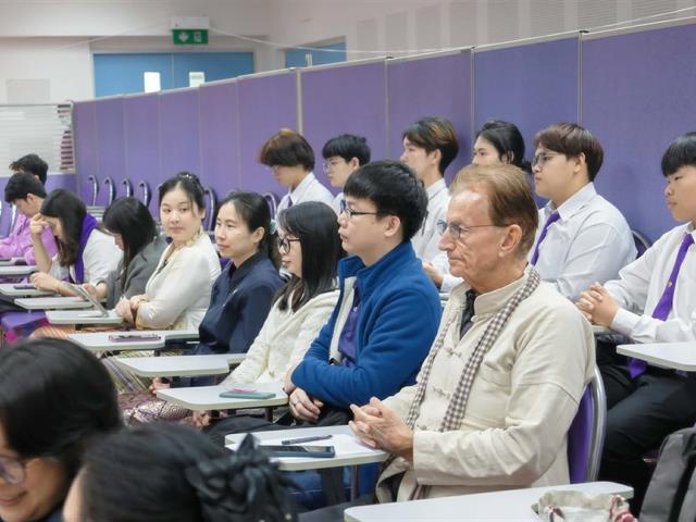 คณะศิลปศาสตร์จัดโครงการทำบุญคณะศิลปศาสตร์ และ การบรรยายธรรม  "ธรรมะนำใจ: สร้างจริยธรรมในการทำงาน" เนื่องในวันขึ้นปีใหม่ ๒๕๖๙