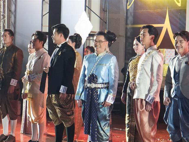 พัสตราภรณ์วิจิตร เทิดพระนามสิริกิติ์ สถิตนิจนิรันดร์