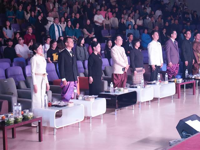 พัสตราภรณ์วิจิตร เทิดพระนามสิริกิติ์ สถิตนิจนิรันดร์