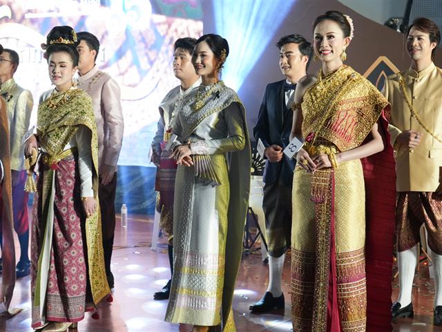 พัสตราภรณ์วิจิตร เทิดพระนามสิริกิติ์ สถิตนิจนิรันดร์