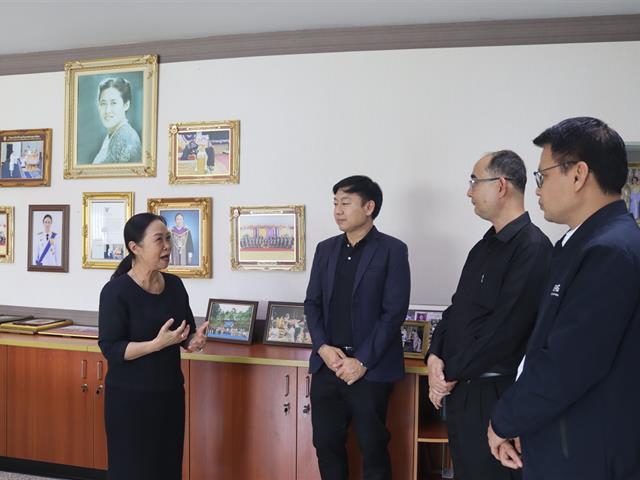 คณะวิศวกรรมศาสตร์ ม.พะเยา เข้าพบอธิการบดีเพื่อมอบของที่ระลึก ในโอกาสเป็นประธานการจัดการประชุมวิชาการทางวิศวกรรมไฟฟ้า ครั้งที่ 48