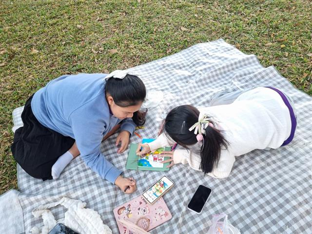 ศูนย์ปฏิบัติการจิตอาสา กองกิจการนิสิต จัดกิจกรรมจิตอาสาอาสาสมุดทำมือเพื่อน้อง ปีที่ 5 ในระหว่างวันที่ 6 - 8 มกราคม 2569  ณ บริเวณอ่างหลวง มหาวิทยาลัยพะเยา