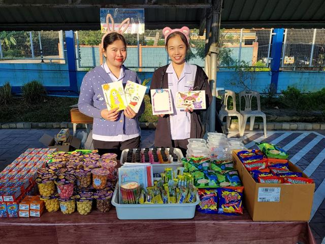 ศูนย์ปฏิบัติการจิตอาสา กองกิจการนิสิต จัดกิจกรรมจิตอาสาอาสาสมุดทำมือเพื่อน้อง ปีที่ 5 ในระหว่างวันที่ 6 - 8 มกราคม 2569  ณ บริเวณอ่างหลวง มหาวิทยาลัยพะเยา