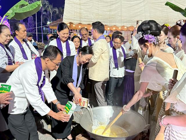 ม.พะเยา จัดพิธีเจริญพระพุทธมนต์–กวนข้าวทิพย์ สืบสานศรัทธาพุทธ ก่อนตานข้าวใหม่ใส่บาตรหลวง 2569