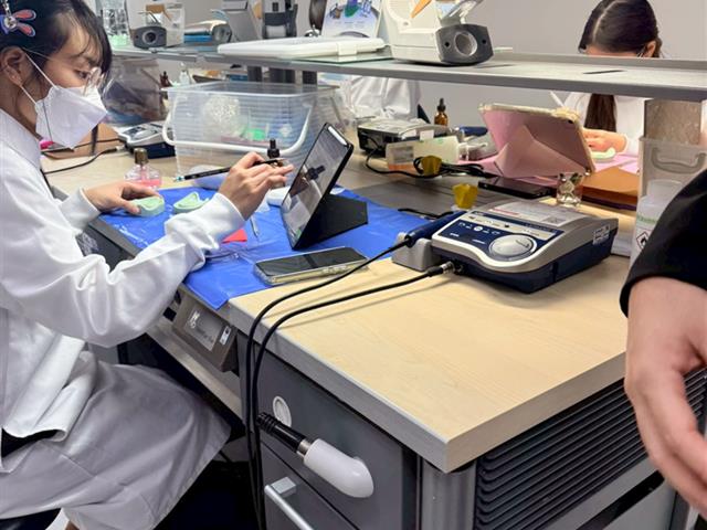 คณะทันตแพทยศาสตร์ มหาวิทยาลัยพะเยา ศึกษาดูงานห้องปฏิบัติการทันตกรรมและศูนย์เครื่องมือวิทยาศาสตร์ มหาวิทยาลัยแม่ฟ้าหลวง