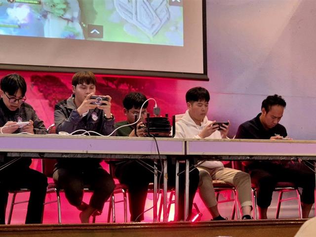 คณะรัฐศาสตร์และสังคมศาสตร์ 