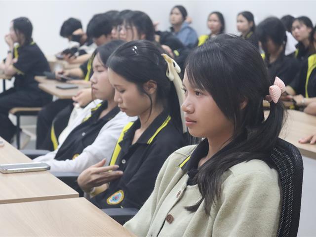 คณะวิศวกรรมศาสตร์ ม.พะเยา เปิดบ้านต้อนรับนักเรียนโรงเรียนแม่จันวิทยาคม  เสริมประสบการณ์เรียนรู้คณิตศาสตร์สู่โลกวิศวกรรม