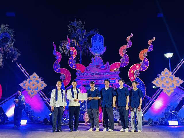 คณะรัฐศาสตร์และสังคมศาสตร์ 