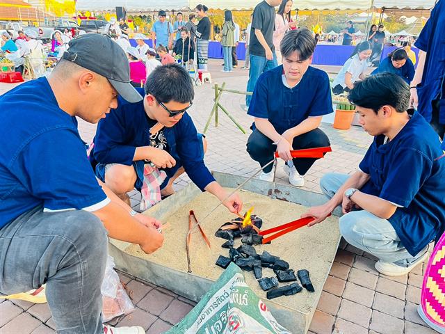 คณะรัฐศาสตร์และสังคมศาสตร์ 