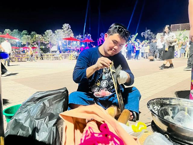 คณะรัฐศาสตร์และสังคมศาสตร์ 