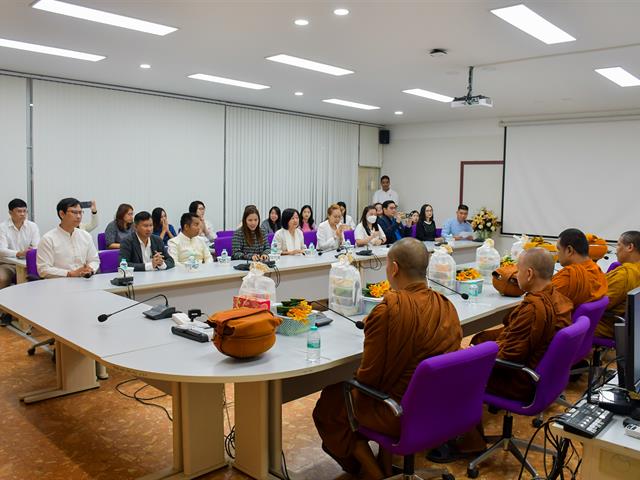 วิทยาลัยการศึกษา จัดกิจกรรมทำบุญขึ้นปีใหม่ ใส่บาตรข้าวสารอาหารแห้ง และถวายภัตตาหารเพล 