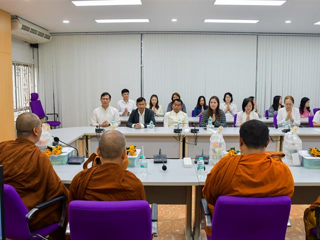 วิทยาลัยการศึกษา จัดกิจกรรมทำบุญขึ้นปีใหม่ ใส่บาตรข้าวสารอาหารแห้ง และถวายภัตตาหารเพล 