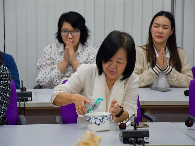 วิทยาลัยการศึกษา จัดกิจกรรมทำบุญขึ้นปีใหม่ ใส่บาตรข้าวสารอาหารแห้ง และถวายภัตตาหารเพล 