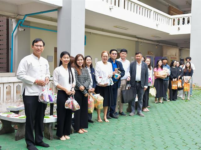 วิทยาลัยการศึกษา จัดกิจกรรมทำบุญขึ้นปีใหม่ ใส่บาตรข้าวสารอาหารแห้ง และถวายภัตตาหารเพล 