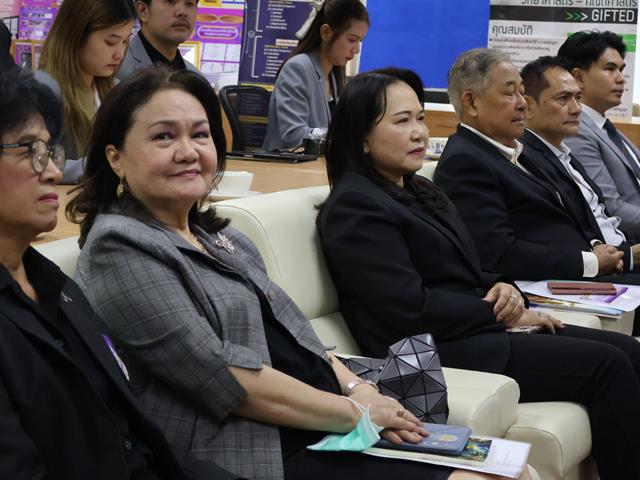 วิทยาลัยการจัดการ หลักสูตรการศึกษามหาบัณฑิต สาขาวิชาการบริหารการศึกษา จัดนิทรรศการและนำเสนอผลการฝึกปฏิบัติวิชาชีพการบริหารการศึกษาในสถานศึกษา ภาคเรียนที่ 2/2568