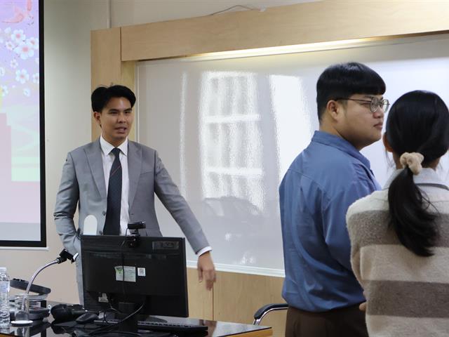 วิทยาลัยการจัดการ หลักสูตรการศึกษามหาบัณฑิต สาขาวิชาการบริหารการศึกษา รายวิชาความเป็นผู้บริหารการศึกษามืออาชีพ เปิดพื้นที่แลกเปลี่ยนเรียนรู้ผ่านกระบวนการ Brainstorming