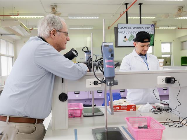 คณะเภสัชศาสตร์ ม.พะเยา จัด COSMETIC WORKSHOP “Aroma Hand Cream” ต้อนรับนักศึกษาเภสัชศาสตร์จาก University of Utah