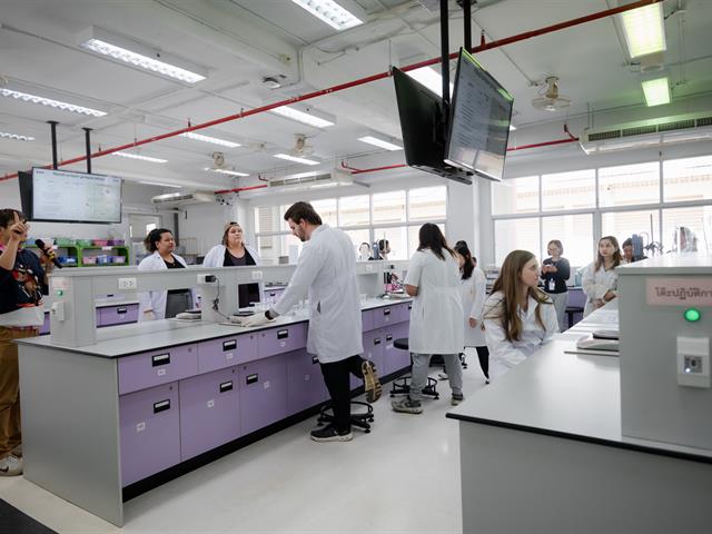 คณะเภสัชศาสตร์ ม.พะเยา จัด COSMETIC WORKSHOP “Aroma Hand Cream” ต้อนรับนักศึกษาเภสัชศาสตร์จาก University of Utah