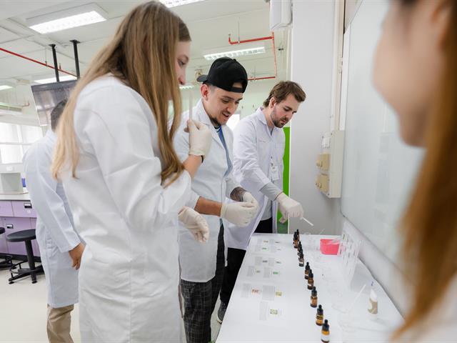 คณะเภสัชศาสตร์ ม.พะเยา จัด COSMETIC WORKSHOP “Aroma Hand Cream” ต้อนรับนักศึกษาเภสัชศาสตร์จาก University of Utah