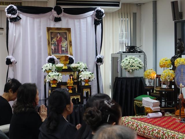 วิทยาลัยการจัดการ จัดพิธีบำเพ็ญกุศลสตมวาร ๑oo วัน เพื่อถวายเป็นพระราชกุศลแด่สมเด็จพระนางเจ้าสิริกิติ์ พระบรมราชินีนาถ พระบรมราชชนนีพันปีหลวง