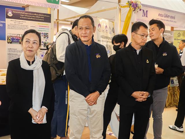 คณะรัฐศาสตร์และสังคมศาสตร์ 